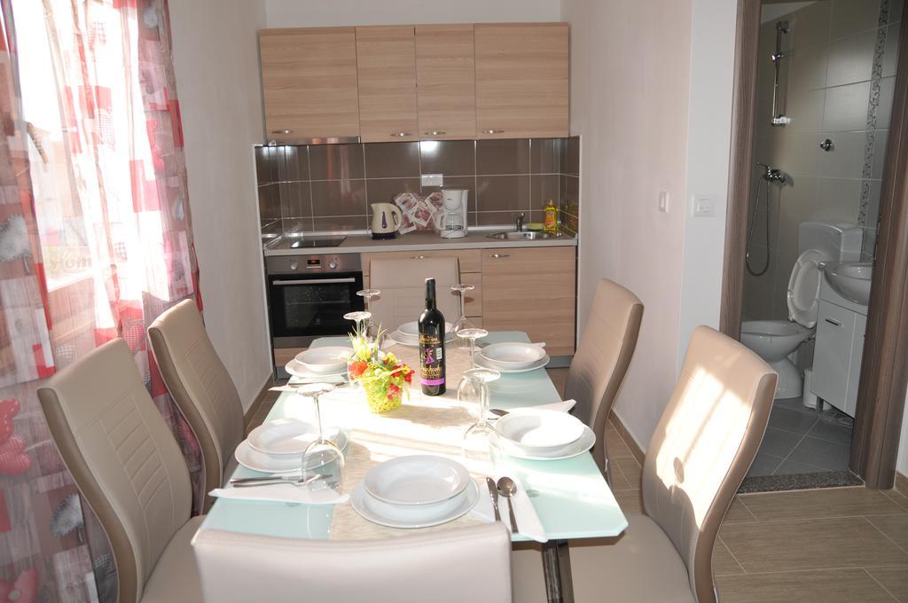 A&L Apartment Sukosan Luaran gambar